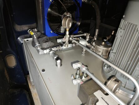 Zasilacz hydrauliczny na zbiorniku stalowym – realizacja Megahydral Wrocław