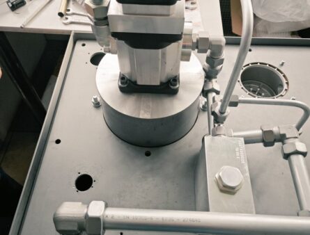 Zasilacz hydrauliczny na zbiorniku stalowym – realizacja Megahydral Wrocław