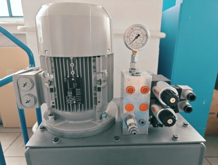 Zasilacz hydrauliczny na zbiorniku stalowym – realizacja Megahydral Wrocław